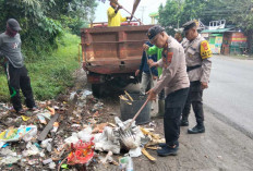 Kondisi Terminal Timbangan Indralaya Berubah Drastis, Personel Polres Ogan Ilir Turun Tangan Bersihkan Sampah
