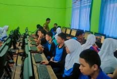 Bak Ujian CAT CPNS! Puluhan Siswa SMPN 3 Lahat Beraksi di Depan Komputer Jalani Simulasi TKA