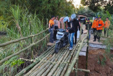 Darurat! Jembatan Muara Kumbang Ogan Ilir Roboh, Begini Cara Warga Kandis Tetap Bisa Menyeberang