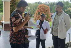 Gugat Kebijakan Kadinkes, Puluhan Dokter OKU Timur Kepung Kantor Bupati