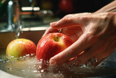 Jangan Langsung Dimakan! Ini Cara Aman Membersihkan Buah Impor