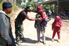 Sentuhan Lembut Berbaju Loreng: Momen Hangat Prajurit TNI dan Bayi di TMMD Tengaran Bikin Netizen Meleleh!