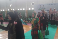 Bak Model Profesional, Puluhan Lansia di Lahat Tampil Penuh Percaya Diri di Atas Catwalk Peringati HLUN ke-30