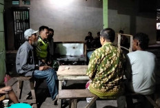 Aksi Nyata Babinsa Koramil 405-01/Tebing Tinggi: Tetap Jaga Keamanan Desa Meski Hujan Gerimis