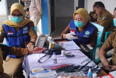 Luar Biasa! Nakes Puskesmas Mulak Sebingkai Tetap Gercep Layani Cek Kesehatan Gratis Meski Sedang Puasa