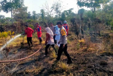 Kepululan Asap di Pinggir Jalan Lintas: Aksi Sigap Personel Polsek Kota Agung Padamkan Kebun Kopi
