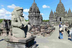 Menelusuri Candi Sewu: Dari Arca Penjaga hingga Arsitektur Mandala