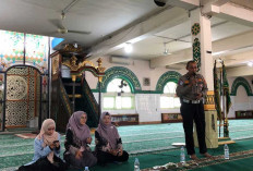 Bekali Siswa MI dan SMP Ilmu Keselamatan Jalan, Satlantas Polrestabes Palembang Sambangi Masjid Muara Ogan