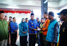 Bupati Muba Berikan THR Bagi Kaum Dhuafa, Tukang Ojek, Pemulung Hingga Juru Parkir