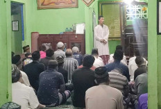 Tanpa Sekat! Kepala Rutan Baturaja Ikut Masuk Saf, Tarawih Bareng Warga Binaan