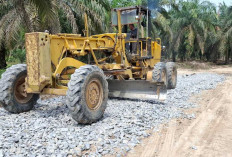 Gak Pakai Lama! Jalan Rusak Parah Menuju Muara Bahar Akhirnya Mulus Kembali Lewat Aksi Satset Ini