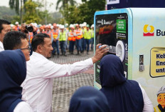 PTBA Luncurkan Reverse Vending Machine, Ubah Sampah Botol Plastik Jadi Rupiah
