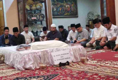 Suasana Haru Selimuti Rumah Duka Alex Noerdin, Doa Menggema Semalaman