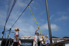 Bandel Banget! Sudah Dirapikan Pemkab OKI, Provider Nakal Malah Pasang Lagi Kabel Semrawut di Kayuagung