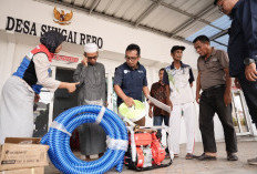Karhutla Mengintai! Kilang Plaju dan Perta Samtan Gas Turun Tangan, MPA Sungai Rebo Dapat Bantuan Alat Pemadam