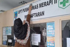 Bikin Pasien Nyaman! Pegawai Puskesmas Merapi II Lahat Kompak Bersih-Bersih Meski Sedang Puasa