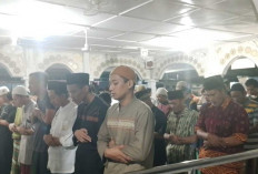 Suasana Haru di Balik Jeruji: Puluhan Narapidana Lapas Lahat Khusyuk Tarawih dan Tadarus Bersama