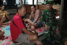 Jaga Keamanan Kampung, Babinsa Koramil 405-12 Lahat Rutin Patroli Bersama Warga di Malam Hari
