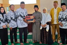 Berkah Ramadhan! Pengurus PGRI OKI Bantu Ponpes dan Bagikan Takjil