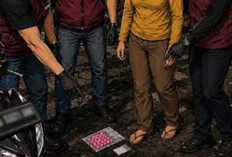 Grebek Depan Kafe Simpang Penimur, Polres Prabumulih Amankan Wanita Pembawa Kantong Plastik Merah