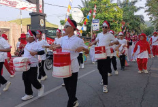 Aksi Stomp Percussion Siswa SMPN 9 Lahat Pakai Ember Bekas Curi Perhatian Penonton Karnaval HUT ke-81 RI