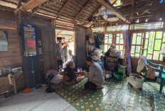 Kapolsek Tanjung Raja Beri Santunan untuk Warga Korban Pohon Tumbang