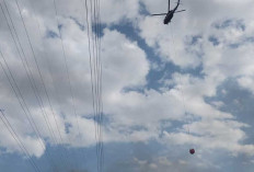 Geger 3 Hektar Lahan di Pemulutan Menghitam, Helikopter Raksasa Turun Tangan Jinakkan Si Jago Merah