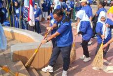 DPC Demokrat Lahat Gelar Gerakan Langit Biru Indonesia Asri di Tepian Ayik Lematang
