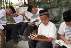 Dukung Pendidikan Inklusif dan Berkelanjutan, PTBA Salurkan Beasiswa Ayo Sekolah