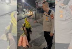 Aksi Haru Kapolsek IB I Palembang: Borong Semua Dagangan Bocah Penjual Kerupuk dan Antar Pulang