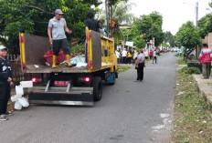 Waspada Banjir Kelurahan Ario Kemuning Gotong Royong Jumat Bersih di Kawasan Permukiman