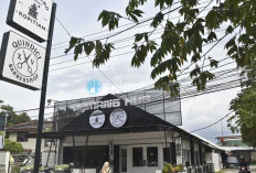 Hidden Gem di Demang Lebar Daun: Ngopi, Makan Enak, Hingga Barbershop dalam Satu Tempat