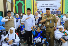 Sambut Haji Kloter Perdana Asal OKU Timur dan Banyuasin, Cik Ujang: Jaga Kemabruran, Jangan Cuma Gelar
