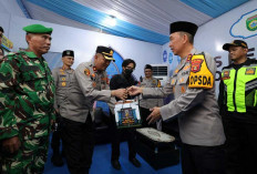 Beri Semangat Petugas Ops Ketupat Musi, Kapolda Sumsel & Bhayangkari Sambangi Pos Simpang 5 DPRD