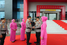 Penuh Khidmat! Intip Prosesi Pedang Pora Sambut Kapolda Sumsel Baru Irjen Pol Sandi Nugroho