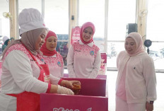 Ketua BKOW Sumsel Lidyawati Cik Ujang Beri Semangat Langsung ke Peserta Lomba Masak