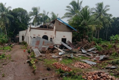 GEGANA! Angin Puting Beliung Sapu Jalur 8 Telang Banyuasin, Rumah Warga Hancur Akibat Cuaca Ekstrem Sumsel?