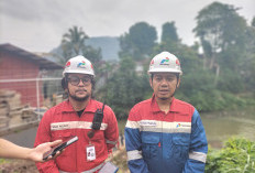 Pemkot dan Pertamina Evakuasi 1 Ton Sampah di Bantaran Sungai Kelingi