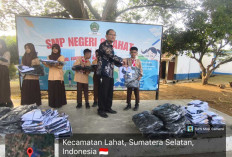 Wujud Nyata Kepedulian Pemkab Lahat: 144 Siswa Kelas 7 SMPN 8 Lahat Terima Bantuan Seragam Putih Biru Gratis