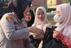 Polres Ogan Ilir Bagikan Paket Sembako dan Santuni Anak Yatim Serta Ibu-Ibu Pengajian