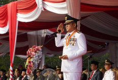 Pimpin Upacara HUT ke-81 RI di OKU Timur, Bupati Lanosin Tekankan Pentingnya Kerja Nyata Isi Kemerdekaan