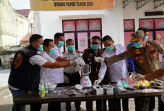Kejari Muba Musnahkan Barang Bukti 93 Perkara Inkracht, Ada yang Diblender Hingga Dibakar