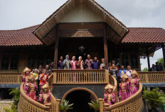Muchendi Dorong Rumah Adat OKI di Anjungan Sumsel Jadi Pusat Kegiatan Masyarakat