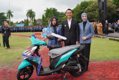 8 Tahun Jadi Honorer, Usai Pelantikan Nurmala Dapat Hadiah Sepeda Motor