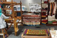 Mengenal Tenun Tuan: Kain Handmade Palembang yang Dibina PTBA Hingga Go International