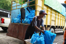 Peringati HUT ke-45 dan Ramadan, PTBA Kertapati Port Bagikan 4.180 Paket Sembako bagi Masyarakat Ring 1