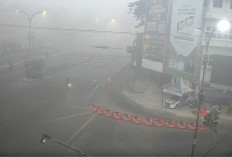 Kabut Asap Selimuti Palembang, Ampera hingga Stasiun LRT Masjid Agung Hilang dari Pandangan!