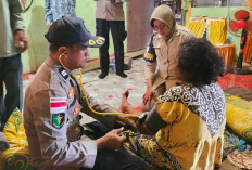 Tak Hanya Keamanan, Polri Jemput Bola Obati Warga Korban Banjir Hingga ke Pelosok Aceh