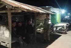 Pastikan Kampung Aman dari Gangguan Kejahatan, Babinsa Koramil Tanjung Sakti Bareng Warga Gencarkan Patroli