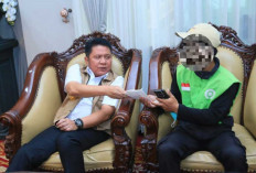 Tepati Janji, Gubernur Herman Deru Serahkan Rp10 Juta untuk Driver Ojol yang Berani Laporkan Pembakar Lahan